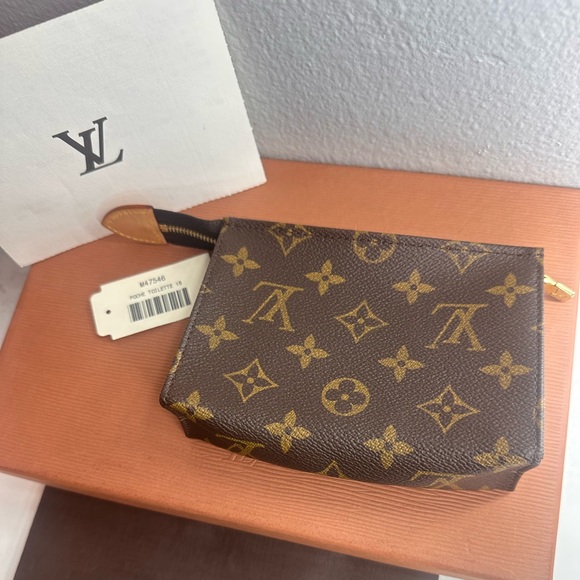 LOUIS VUITTON Vintage Monogram Poche Toilette 15 - M47546 Pouch Never Used w/Box - Picture 1 of 15
